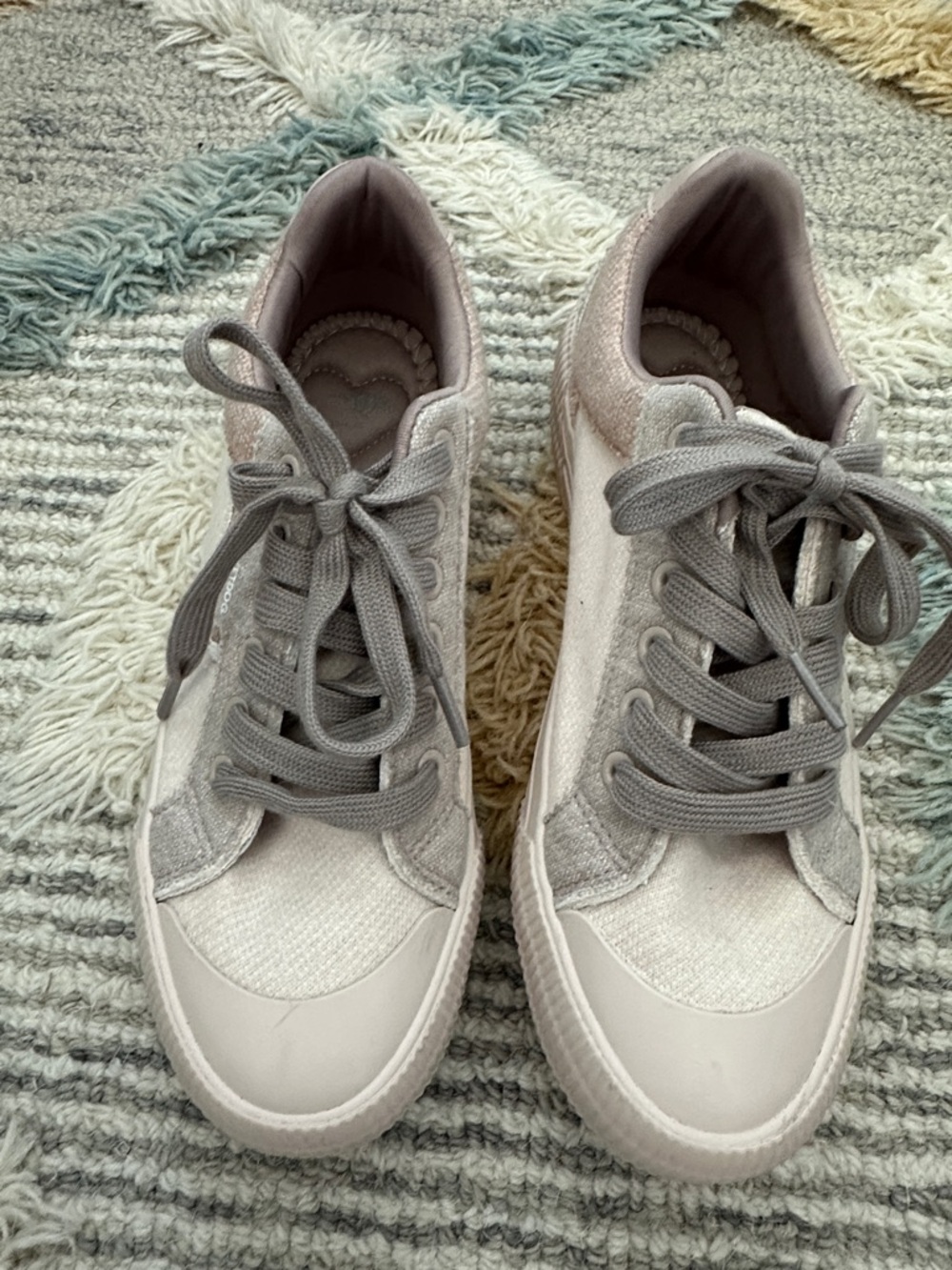 Rocket Dog Women's Low-Top Sneakers in different shades of pale pink
